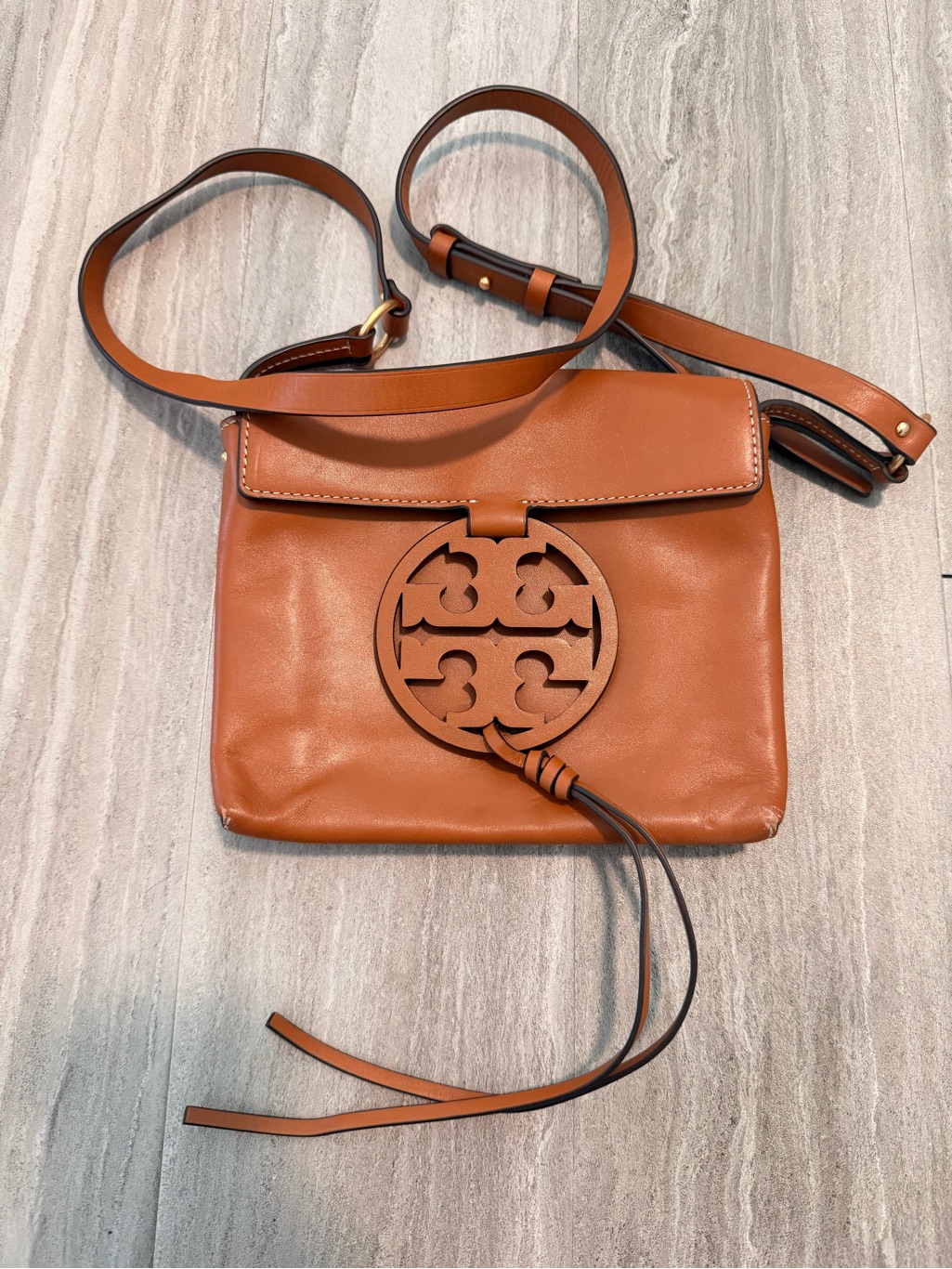 Tory Burch Miller Leather Crossbody In Cognac Brown With Logo Medallion